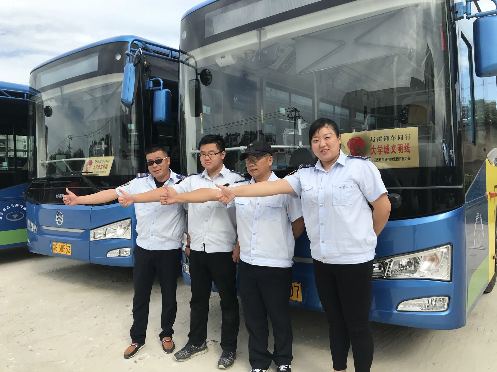 公交集團海通公交公司真情服務(wù)港城乘客